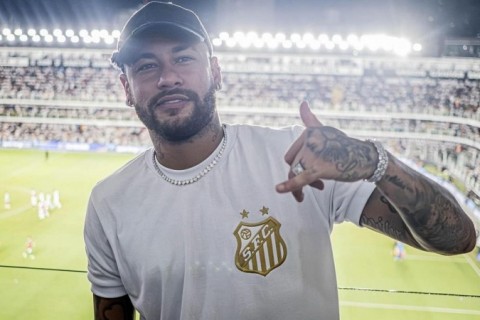 A caminho do Santos, Neymar posta foto de mudança e brinca: "Muito ruim arrumar mala"